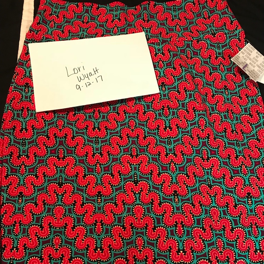 sz Medium Cassie skirt NWT